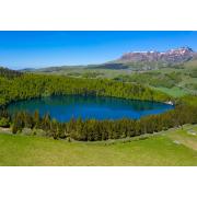 Bluebird Lake Pavin in der Auvergne Puzzle 1000 Teile